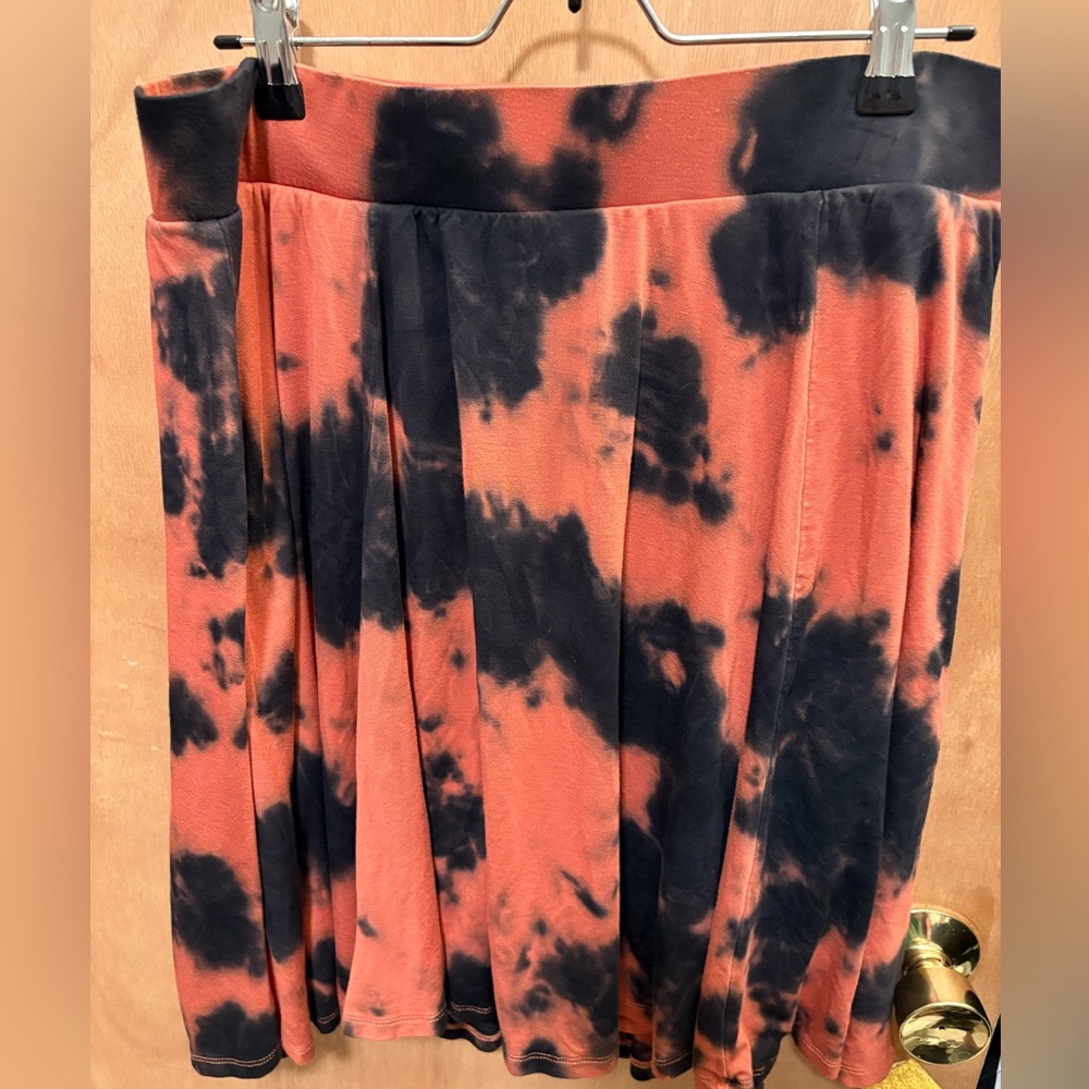 Torrid Black & Orange Tie Dye Skort with Pockets, size 1